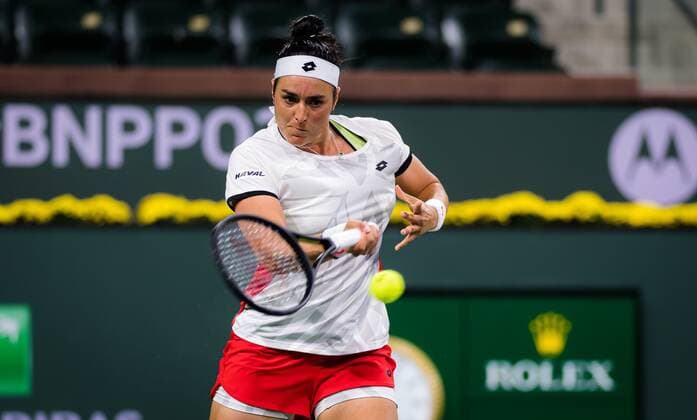Mandatory Credit: Photo by Rob Prange Shutterstock (12524635et) Ons Jabeur of Tunisia in action during the fourth round at the 2021 BNP Paribas Open WTA, Tennis Damen 1000 tennis tournament BNP Paribas Open, Tennis, Day 7, Indian Wells Tennis Garden, California, USA - 12 Oct 2021 BNP Paribas Open, Tennis, Day 7, Indian Wells Tennis Garden, California, USA - 12 Oct 2021 Copyright: xRobxPrange Shutterstockx 12524635et