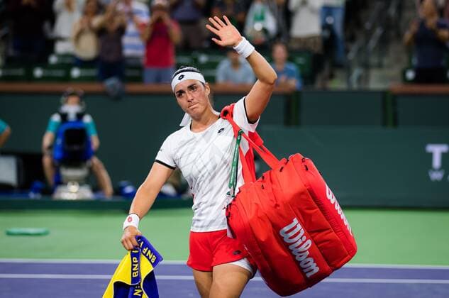Mandatory Credit: Photo by Rob Prange Shutterstock (12524639al) Ons Jabeur of Tunisia in action during the semi-final of the 2021 BNP Paribas Open WTA, Tennis Damen 1000 tennis tournament BNP Paribas Open, Tennis, Day 10, Indian Wells Tennis Garden, California, USA - 15 Oct 2021 BNP Paribas Open, Tennis, Day 10, Indian Wells Tennis Garden, California, USA - 15 Oct 2021 Copyright: xRobxPrange Shutterstockx 12524639al
