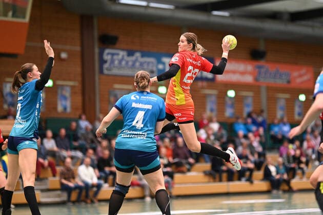 Handball I Women I Season 2021 2022 I 1 HBF I 5 Matchday I Buxtehuder SV HSG Bensheim Auerbach I 16 10 2021 Throw by Ines Ivancok 29, HSG Bensheim Auerbach Flames Copyright: xBEAUTIFULxSPORTS Schlikisx