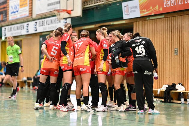 Handball I Women I Season 2021 2022 I 1 HBF I 5 Matchday I Buxtehuder SV HSG Bensheim Auerbach I 16 10 2021 HSG Bensheim Auerbach Flames Copyright: xBEAUTIFULxSPORTS Schlikisx