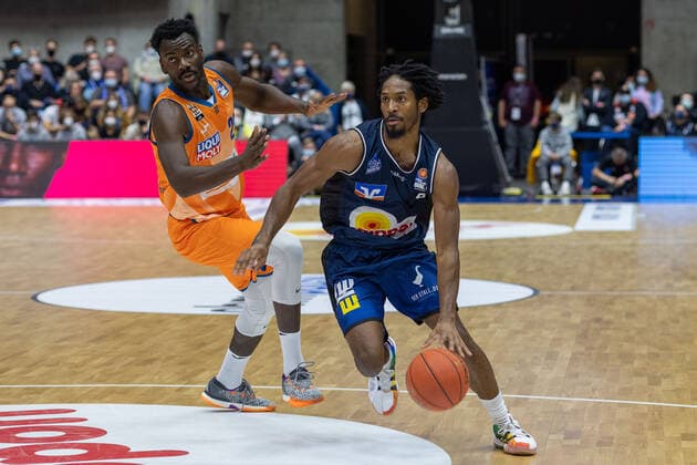 Nat Diallo ratiopharm Ulm , 29 Terrell Harris Hakro Merlins Crailsheim, 8 HAKRO Merlins Crailsheim vs ratiopharm Ulm, Basketball, 1 Bundesliga, easy credit BBL, Spieltag 4, Spielzeit 2021 2022, 16 10 2021 HAKRO Merlins Crailsheim vs ratiopharm Ulm, Basketball, 1 Bundesliga, easy credit BBL, Spieltag 4, Spielzeit 2021 2022, 16 10 2021 Ilshofen Copyright: xNinaxSander xEibnerxPressefotoxIx EP_NSR