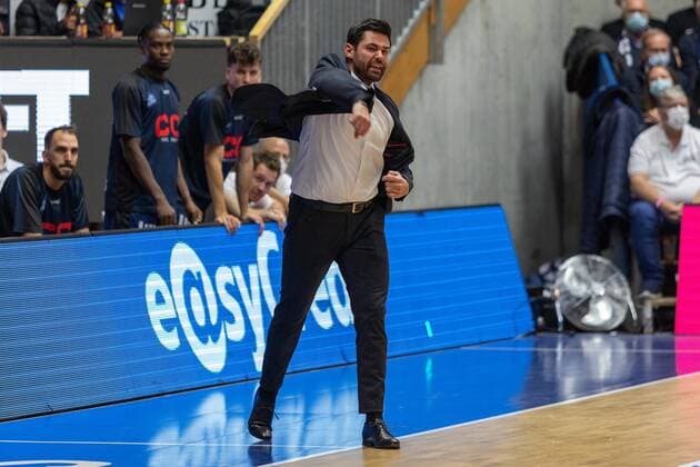 Sebastian Gleim Hakro Merlins Crailsheim, Head Coach HAKRO Merlins Crailsheim vs ratiopharm Ulm, Basketball, 1 Bundesliga, easy credit BBL, Matchday 4, Season 2021 2022, 16 10 2021 HAKRO Merlins Crailsheim vs ratiopharm Ulm, Basketball, 1 Bundesliga, easy credit BBL, Matchday 4, Season 2021 2022, 16 10 2021 Ilshofen Copyright: xNinaxSander xEibnerxPressefotoxIx EP_NSR