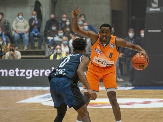 Semaj Christon ratiopharm Ulm, 0 TJ Shorts II HAKRO Merlins Crailsheim, 0 , HAKRO Merlins Crailsheim vs ratiopharm Ulm, Basketball, 1 Bundesliga, easy credit BBL, Matchday 4, Season 2021 2022, 16 10 2021 HAKRO Merlins Crailsheim vs ratiopharm Ulm, Basketball, 1 Bundesliga, easy credit BBL, Matchday 4, Season 2021 2022, 16 10 2021 Ilshofen Copyright: xEibner-Pressefotox EP_ABF