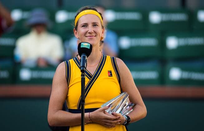 Mandatory Credit: Photo by Rob Prange Shutterstock (12524643ca) Victoria Azarenka of Belarus during the trophy ceremony after the final of the 2021 BNP Paribas Open WTA, Tennis Damen 1000 tennis tournament BNP Paribas Open, Tennis, Day 12, Indian Wells Tennis Garden, California, USA - 17 Oct 2021 BNP Paribas Open, Tennis, Day 12, Indian Wells Tennis Garden, California, USA - 17 Oct 2021 Copyright: xRobxPrange Shutterstockx 12524643ca