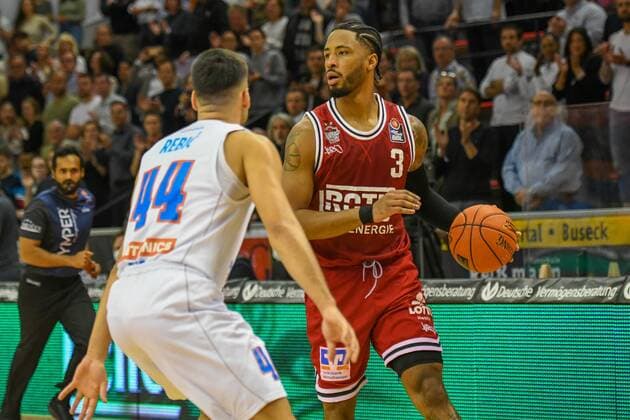 Nikola Rebic, Brayon Blake 5 Spieltag, Basketball Bundesliga, Basketball season 2021 2022, Germany, easyCredit BBL, Germany, Giessen 46ers, giessen rot, Jobstairs GIESSEN 46ers Syntainics MBC, Men, MBC white