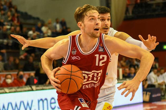Kilian Binapfl 5 Matchday, Basketball Bundesliga, Basketball Season 2021 2022, Germany, easyCredit BBL, Germany, Giessen 46ers, giessen red, Jobstairs GIESSEN 46ers Syntainics MBC, Men, MBC white