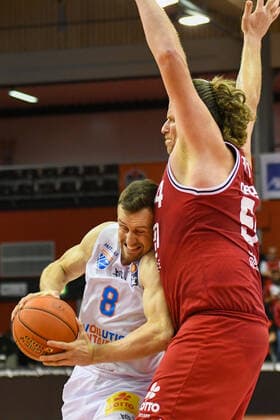 Johannes Richter, John Bryant 5 Spieltag, Basketball Bundesliga, Basketball season 2021 2022, Germany, easyCredit BBL, Germany, Giessen 46ers, giessen rot, Jobstairs GIESSEN 46ers Syntainics MBC, men, MBC white