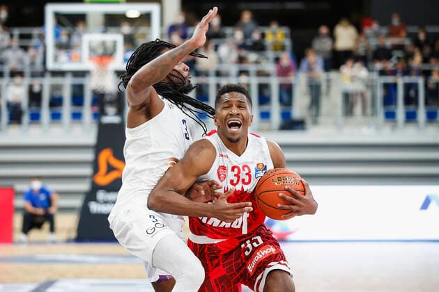 GER, Heidelberg, SNP Dome, 23 10 2021, emspor, emonline, despor, deonline, MLP Academics Heidelberg vs s Oliver Wuerzburg, easyCredit BBL, Matchday 5 Picture v l Robert Lowery MLP Academics Heidelberg vs Kerron Johnson s Oliver Wuerzburg. Copyright: HMBxMedia JulienxBecker