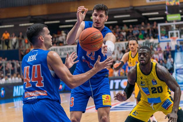 Nikola Rebic MBC, 44 , Goran Huskic MBC, 23 , Rawle Alkins Ludwigsburg, 20 , GER, Basketball, Bundesliga, Maenner, 2021 2022, 6 Spieltag, Syntainics MBC MHP Riesen Ludwigsburg, 30 10 2021, GER, Basketball, Bundesliga, Maenner, 2021 2022, 6 Spieltag, Syntainics MBC MHP Riesen Ludwigsburg, 30 10 2021, Weissenfels Copyright: xEibner-Pressefotox EP_EER