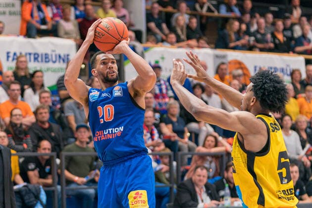 Jamel Morris MBC, 20 , Justin Simon Ludwigsburg, 05 , GER, Basketball, Bundesliga, Maenner, 2021 2022, 6 Spieltag, Syntainics MBC MHP Riesen Ludwigsburg, 30 10 2021, GER, Basketball, Bundesliga, Maenner, 2021 2022, 6 Spieltag, Syntainics MBC MHP Riesen Ludwigsburg, 30 10 2021, Weissenfels Copyright: xEibner-Pressefotox EP_EER