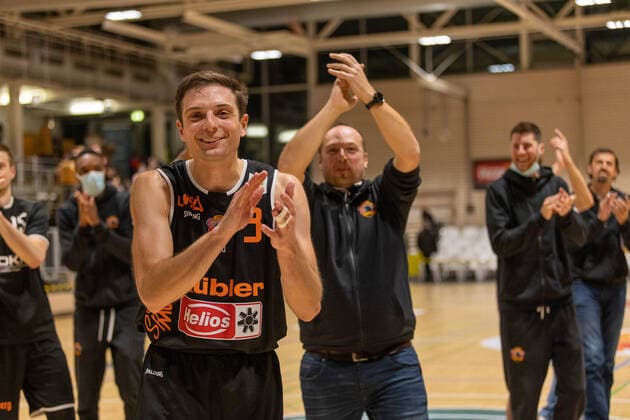 The wiha Panthers Schwenningen team celebrates the victory over the Kirchheim Knights Kirchheim Knights vs wiha Panthers Schwenningen, 2 Basketball Bundesliga, Pro A, Barmer 2 Basketball, Matchday 7, Season 2021 2022, 30 10 2021 Kirchheim Knights vs wiha Panthers Schwenningen, 2 Basketball Bundesliga, Pro A, Barmer 2 Basketball, Matchday 7, Season 2021 2022, 30 10 2021 Kirchheim unter Teck Copyright: xNinaxSanderx xEibnerxPressefotox EP_NSR
