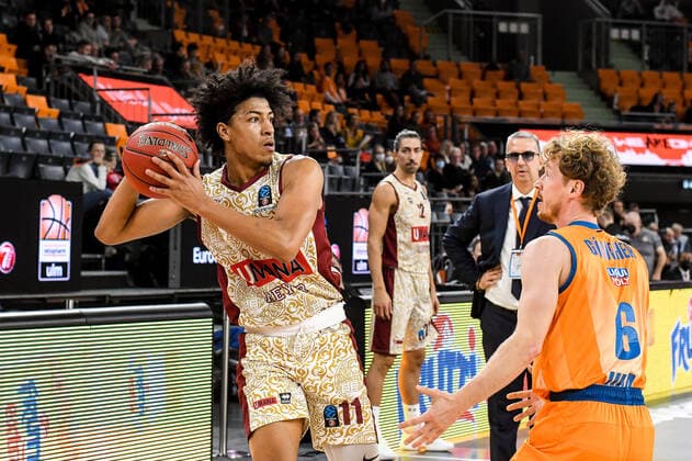 GER, EuroCup, ratiopharm ulm vs Umana Reyer Venice 03 11 2021, ratiopharm arena, Neu Ulm, GER, EuroCup, ratiopharm ulm vs Umana Reyer Venice, in picture Victor Sander Venice, 11 , Per Günther Guenther Ulm, 6 nordphotoxGmbHx xHafner nph00200