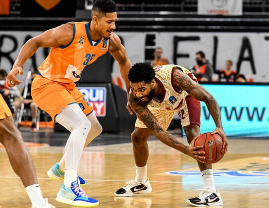 GER, EuroCup, ratiopharm ulm vs Umana Reyer Venice 03 11 2021, ratiopharm arena, Neu Ulm, GER, EuroCup, ratiopharm ulm vs Umana Reyer Venice, pictured Karim Jallow Ulm, 35 , Tarik Phillip Venice, 12 nordphotoxGmbHx xHafner nph00200