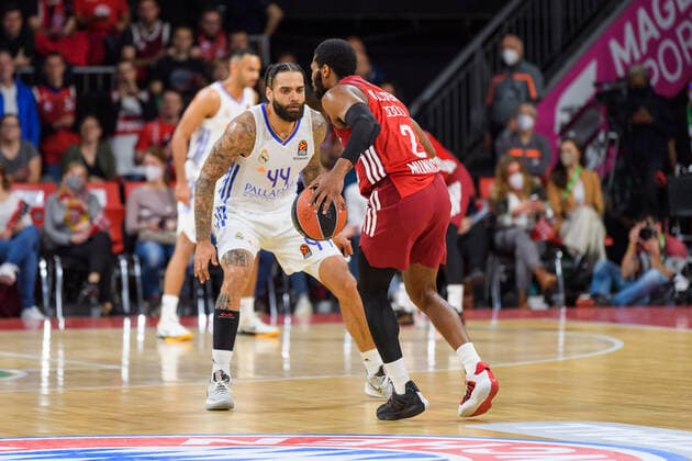 Jeffery Taylor Real Madrid, 44 vs Corey Walden FC Bayern Muenchen Basketball, 2 FC Bayern Muenchen vs Real Madrid, Basketball, Euroleague, Matchday 8, 2021 2022 season, 05 11 2021 FC Bayern Muenchen vs Real Madrid, Basketball, Euroleague, Matchday 8, 2021 2022 season, 05 11 2021 Munich. Copyright: xEibnerxPressefoto HeikexFeinerx EP_HFR