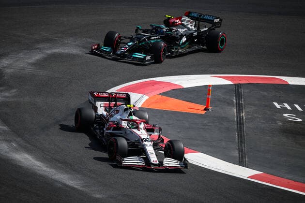 GIOVINAZZI Antonio (ita), Alfa Romeo Racing ORLEN C41, BOTTAS Valtteri (fin), Mercedes AMG F1 GP W12 E Performance, action during the Formula 1 Gran Premio De La Ciudad De Mexico 2021, Mexico City Grand Prix, 18th round of the 2021 FIA Formula One World Championship, WM, Weltmeisterschaft from November 5 to 7, 2021 on the Autodromo Hermanos Rodriguez, in Mexico City, Mexico - F1 - MEXICO CITY GRAND PRIX 2021 DPPI Panoramic 20211106_GOODEN_FGO00676