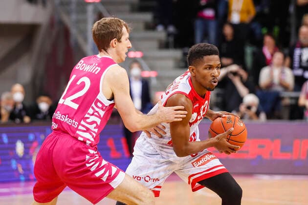 GER, Bonn, Telekom Dome, 06 11 2021, emspor, emonline, despor, deonline, Telekom Baskets Bonn vs s Oliver Wuerzburg, easyCredit BBL, Matchday 7 Image v l Skyler Bowlin Telekom Baskets Bonn vs Kerron Johnson s Oliver Wuerzburg Copyright: HMBxMedia JulienxBecker