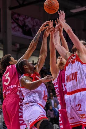 easyCredit BBL, Telekom Baskets Bonn vs s Oliver Würzburg, 06 11 2021 Tyson Ward Telekom Baskets Bonn, 3 , Tim Hasbargen Telekom Baskets Bonn, 24 , Craig Moller s Oliver Würzburg, 22 , easyCredit BBL, Telekom Baskets Bonn vs s Oliver Würzburg on 06 11 2021 at the Telekom Dome Bonn, Bonn Nordrhein Westfalen Copyright: xBEAUTIFULxSPORTS Mueller-Laschetx