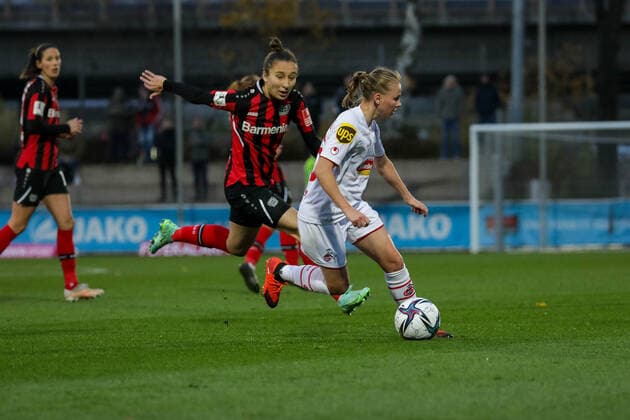 Laura Donhauser 1 FC Koeln, 25 and Sylwia Matysik Bayer04 Leverkusen, 04 Bayer 04 Leverkusen vs 1 FC Koeln, Football, 2 Women Bundesliga, Matchday 7, Season 2021 2022, 07 11 2021, Bayer 04 Leverkusen vs 1 FC Koeln, Football, 2 Women Bundesliga, Matchday 7, Season 2021 2022, 07 11 2021 Copyright: xEibner-Pressefoto SaraxRoustax EP_SRA