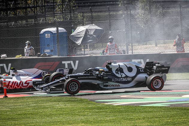 Start race Crash TSUNODA Yuki (jap), Scuderia AlphaTauri Honda AT02, action BOTTAS Valtteri (fin), Mercedes AMG F1 GP W12 E Performance, action during the Formula 1 Gran Premio De La Ciudad De Mexico 2021, Mexico City Grand Prix, 18th round of the 2021 FIA Formula One World Championship, WM, Weltmeisterschaft from November 5 to 7, 2021 on the Autodromo Hermanos Rodriguez, in Mexico City, Mexico - F1 - MEXICO CITY GRAND PRIX 2021 - RACE DPPI Panoramic FGO01310