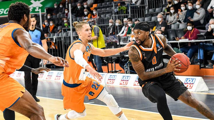 GER, EuroCup, ratiopharm Ulm vs Promitheas Patras 17 11 2021, ratiopharm arena, New Ulm, GER, EuroCup, ratiopharm Ulm vs Promitheas Patras, pictured Cristiano Felicio Ulm, 1 , Thomas Klepeisz Ulm, 22 , Kendrick Ray Patras, 0 nordphotoxGmbHx xHafner nph00200