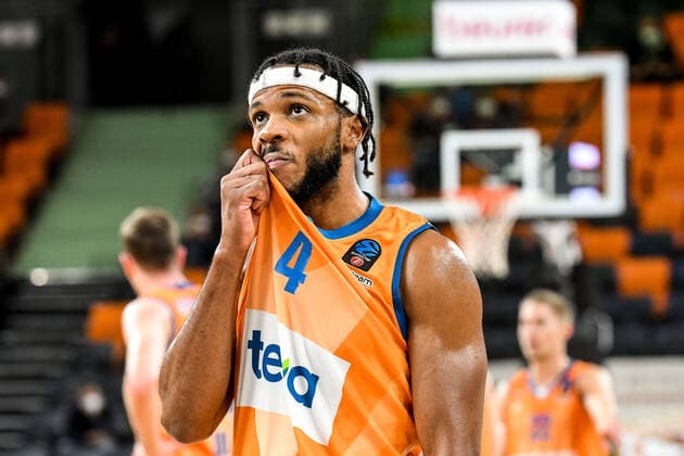 GER, EuroCup, ratiopharm Ulm vs Promitheas Patras 17 11 2021, ratiopharm arena, New Ulm, GER, EuroCup, ratiopharm Ulm vs Promitheas Patras, pictured Jaron Blossomgame Ulm, 4 , wipe mouth. nordphotoxGmbHx xHafner nph00200