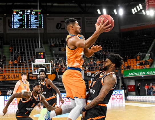 GER, EuroCup, ratiopharm Ulm vs Promitheas Patras 17 11 2021, ratiopharm arena, New Ulm, GER, EuroCup, ratiopharm Ulm vs Promitheas Patras, pictured Karim Jallow Ulm, 35 , Isaiah Miles Patras, 15 nordphotoxGmbHx xHafner nph00200