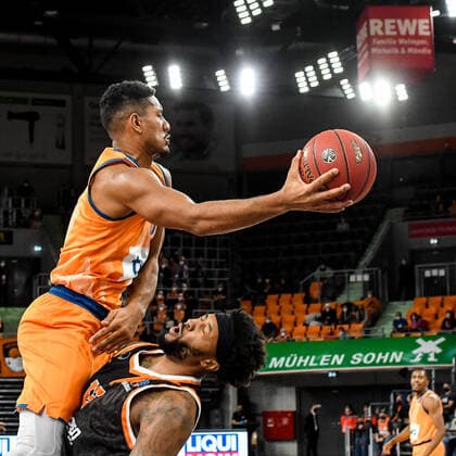 GER, EuroCup, ratiopharm Ulm vs Promitheas Patras 17 11 2021, ratiopharm arena, New Ulm, GER, EuroCup, ratiopharm Ulm vs Promitheas Patras, pictured Karim Jallow Ulm, 35 , Isaiah Miles Patras, 15 nordphotoxGmbHx xHafner nph00200