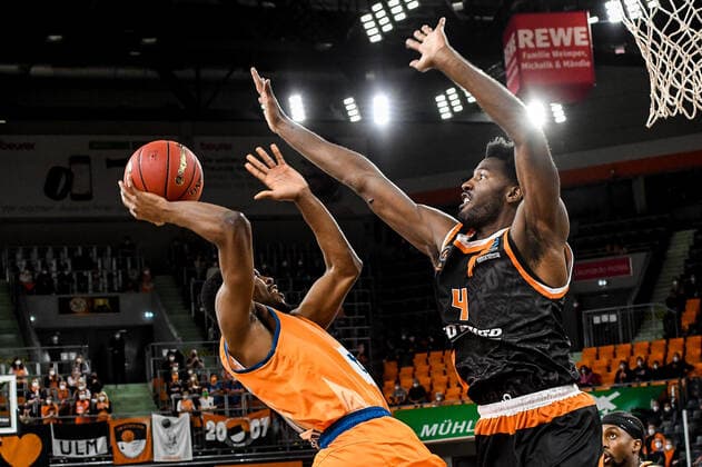 GER, EuroCup, ratiopharm Ulm vs Promitheas Patras 17 11 2021, ratiopharm arena, New Ulm, GER, EuroCup, ratiopharm Ulm vs Promitheas Patras, pictured Semaj Christon Ulm, 0 , Dario Hunt Patras, 4 nordphotoxGmbHx xHafner nph00200