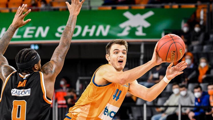 GER, EuroCup, ratiopharm Ulm vs Promitheas Patras 17 11 2021, ratiopharm arena, New Ulm, GER, EuroCup, ratiopharm Ulm vs Promitheas Patras, pictured Kendrick Ray Patras, 0 , Fedor Zugic Ulm, 44 nordphotoxGmbHx xHafner nph00200