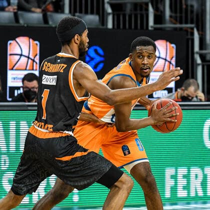 GER, EuroCup, ratiopharm Ulm vs Promitheas Patras 17 11 2021, ratiopharm arena, New Ulm, GER, EuroCup, ratiopharm Ulm vs Promitheas Patras, pictured Loic Schwartz Patras, 1 , Semaj Christon Ulm, 0 nordphotoxGmbHx xHafner nph00200