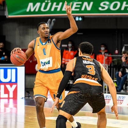 GER, EuroCup, ratiopharm Ulm vs Promitheas Patras 17 11 2021, ratiopharm arena, New Ulm, GER, EuroCup, ratiopharm Ulm vs Promitheas Patras, pictured Semaj Christon Ulm, 0 , Abdul Gaddy Patras, 3 nordphotoxGmbHx xHafner nph00200