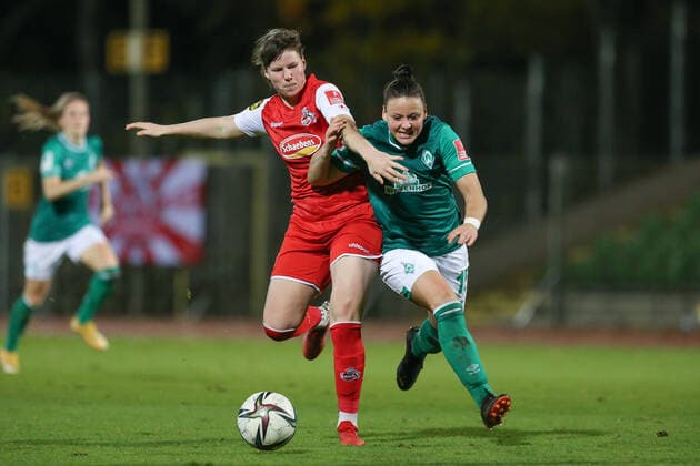 f l Adriana Achcinska 1 FC Köln, 9 and Jasmin Sehan SV Werder Bremen, 15 in duel, duel, dynamic, action, game scene, THE DFB REGULATIONS PROHIBIT ANY USE OF PHOTOGRAPHS AS IMAGE SEQUENCES AND OR QUASI VIDEO , 19 11 2021, Bremen Germany , Football, Flyeralarm Frauen Bundesliga, SV Werder Bremen 1 FC Köln xobx