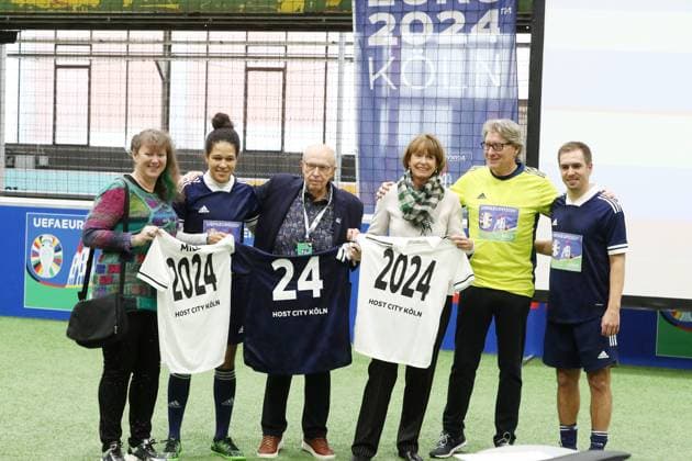 1 FC Köln Host city Cologne receives delegation from DFB and UEFA At the kick-off event, Team Cologne will compete against Team Euro 2024 in a show match, from left State Secretary for Sport and Volunteerism of the State of North Rhine-Westphalia, Andrea Milz, Cà lia Å aÅ¡ić, Reiner Calmund, Henriette Reker, Toni Schumacher, Philipp Lahm, 25 11 2021, Image. DUS900