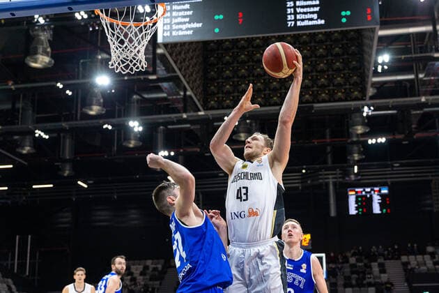 Kristian Kullamae Estonia, 77 , Christian Sengfelder Germany, 43 Germany vs Estonia, Basketball, World Cup Qualification 2023, Group D, 25 11 2021 Photo EIBNER Guener Santemiz Germany vs Estonia, Basketball, World Cup Qualification 2023, Group D, 25 11 2021 Nuremberg Copyright: xEIBNER GuenerxSantemizx EP_GSZ