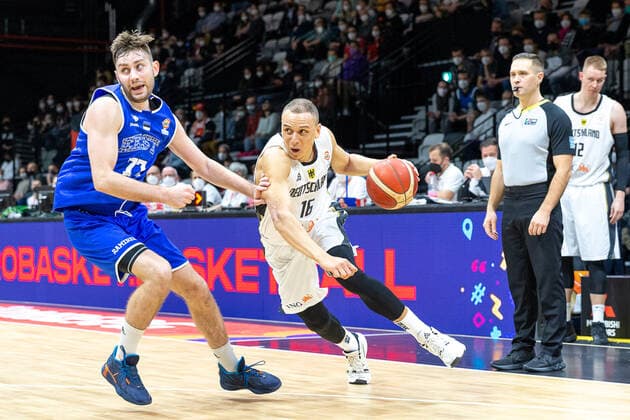 Kristian Kullamae Estonia, 77 , Robin Amaize Germany, 16 Germany vs Estonia, Basketball, World Cup Qualification 2023, Group D, 25 11 2021 Photo EIBNER Guener Santemiz Germany vs Estonia, Basketball, World Cup Qualification 2023, Group D, 25 11 2021 Nuremberg Copyright: xEIBNER GuenerxSantemizx EP_GSZ