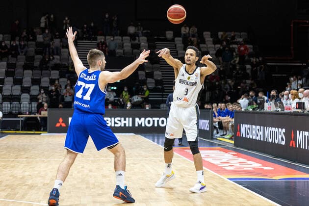 Kristian Kullamae Estonia, 77 , Dominic Lockhart Germany, 03 Germany vs Estonia, Basketball, World Cup Qualification 2023, Group D, 25 11 2021 Photo EIBNER Guener Santemiz Germany vs Estonia, Basketball, World Cup Qualification 2023, Group D, 25 11 2021 Nuremberg Copyright: xEIBNER GuenerxSantemizx EP_GSZ