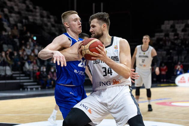 Rauno Nurger Estonia, 20 Leon Kratzer Germany, 34 Germany vs Estonia, Basketball, World Cup Qualification 2023, Group D, 25 11 2021 Photo EIBNER Guener Santemiz Germany vs Estonia, Basketball, World Cup Qualification 2023, Group D, 25 11 2021 Nuremberg Copyright: xEIBNER GuenerxSantemizx EP_GSZ