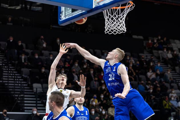 Justus Hollatz Germany, 21 , Rauno Nurger Estonia, 20 Germany vs Estonia, Basketball, World Cup Qualification 2023, Group D, 25 11 2021 Photo EIBNER Guener Santemiz Germany vs Estonia, Basketball, World Cup Qualification 2023, Group D, 25 11 2021 Nuremberg Copyright: xEIBNER GuenerxSantemizx EP_GSZ