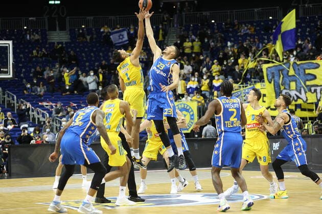 DEU, EuroLeague, ALBA vs Maccabi Tel Aviv, 25 11 2021, Mercedes Benz Arena, Berlin, DEU, EuroLeague, ALBA vs Maccabi Tel Aviv, in picture Oscar da Silva ALBA Berlin 1 , Ante Zizi Maccabi Tel Aviv 23 nordphotoxGmbHx xEngler nph00076