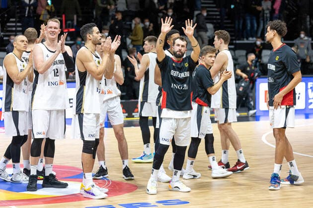 Robin Amaize Germany, 16 , Robin Benzing Germany, 12 , Dominic Lockhart Germany, 03 , Bastian Doreth Germany, 13 disappointed after the end of the game Germany vs Estonia, Basketball, World Cup Qualification 2023, Group D, 25 11 2021 Photo EIBNER Guener Santemiz Germany vs Estonia, Basketball, World Cup Qualification 2023, Group D, 25 11 2021 Nuernberg, Germany Copyright: xEIBNER GuenerxSantemizx EP_GSZ
