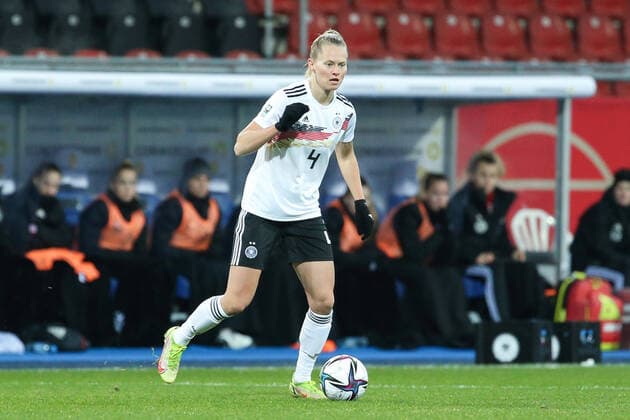 Maximiliane Rall Germany, 4 on the ball, crop, single image, full body, action, game scene, 26 11 2021, Braunschweig Germany , football, world cup qualification women, Germany Turkey xobx