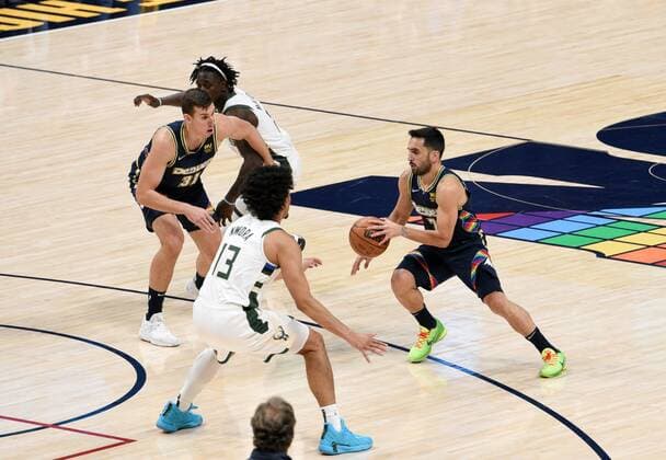 Denver Nuggets guard Facundo Campazzo 7, (R), drives down court as Milwaukee Bucks forward Jordan Nwora 13, (CR), Milwaukee Bucks guard Jrue Holiday 21, (CL) and Denver Nuggets forward Vlatko Cancar 31, (L) look on during the second quarter, at the Ball Arena in Denver, CO, USA, 26 November 2021. EPA Todd Pierson Denver Nuggets vs. Milwaukee Bucks !ACHTUNG: NUR REDAKTIONELLE NUTZUNG! Copyright: xToddxPiersonx AME943 20211127-00fe5459f9162c665be5a8c079010b03b0cd208f