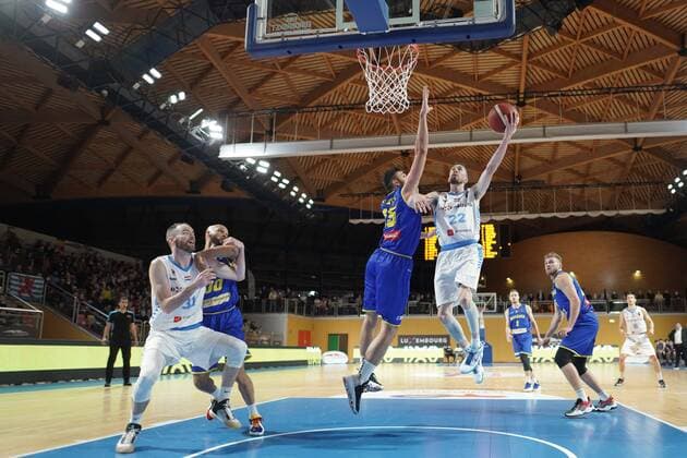 Basketball Eurobasket messieurs 28 11 2021, Basketball Eurobasket messieurs, men, season 2021 2022, Luxembourg, Luxembourg, Coque, Gymnase Coque, Luxembourg, Luxembourg LUX Romania, Romania ROM vl Emanuel Cate Romania, ROM 15 Bob Melcher FLBB Luxembourg 22