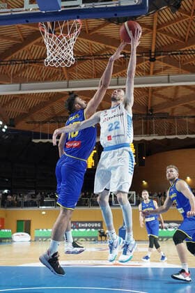 Basketball Eurobasket messieurs 28 11 2021, Basketball Eurobasket messieurs, men, season 2021 2022, Luxembourg, Luxembourg, Coque, Gymnase Coque, Luxembourg, Luxembourg LUX Romania, Romania ROM vl Emanuel Cate Romania, ROM 15 Bob Melcher FLBB Luxembourg 22
