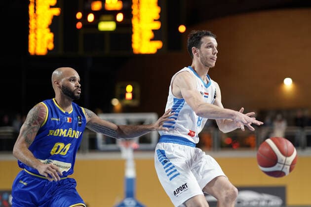 Basketball Eurobasket messieurs 28 11 2021, Basketball Eurobasket messieurs, Men, Season 2021 2022, Luxembourg, Luxembourg, Coque, Gymnase Coque, Luxembourg, Luxembourg LUX Romania ROM vl Kris Richard Romania, ROM 00 Thomas Gruen FLBB Luxembourg 8