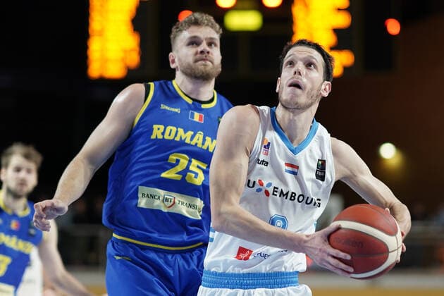 Basketball Eurobasket messieurs 28 11 2021, Basketball Eurobasket messieurs, Men, Season 2021 2022, Luxembourg, Luxembourg, Coque, Gymnase Coque, Luxembourg, Luxembourg LUX Romania, Romania ROM vl Rolland Torok Romania, ROM 25 Thomas Gruen FLBB Luxembourg 8