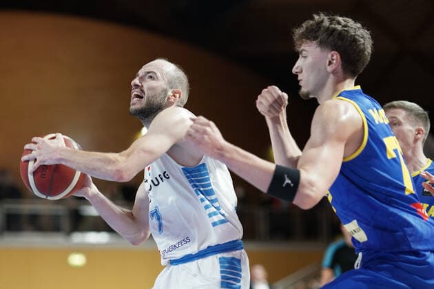 Basketball Eurobasket messieurs 28 11 2021, Basketball Eurobasket messieurs, Men, Season 2021 2022, Luxembourg, Luxembourg, Coque, Gymnase Coque, Luxembourg, Luxembourg LUX Romania, Romania ROM vl Philippe Gutenkauf FLBB Luxembourg 7 Mihai Maciuca Romania, ROM 77