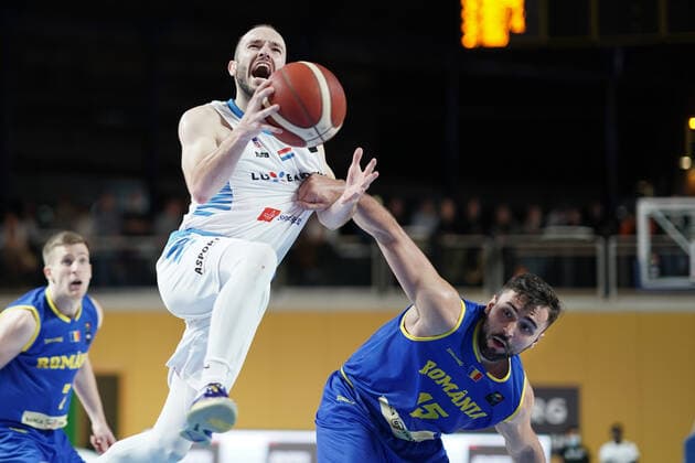 Basketball Eurobasket messieurs 28 11 2021, Basketball Eurobasket messieurs, Men, Season 2021 2022, Luxembourg, Luxembourg, Coque, Gymnase Coque, Luxembourg, Luxembourg LUX Romania ROM vl Philippe Gutenkauf FLBB Luxembourg 7 Emanuel Cate Romania, ROM 15