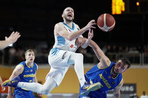Basketball Eurobasket messieurs 28 11 2021, Basketball Eurobasket messieurs, Men, Season 2021 2022, Luxembourg, Luxembourg, Coque, Gymnase Coque, Luxembourg, Luxembourg LUX Romania ROM vl Philippe Gutenkauf FLBB Luxembourg 7 Emanuel Cate Romania, ROM 15