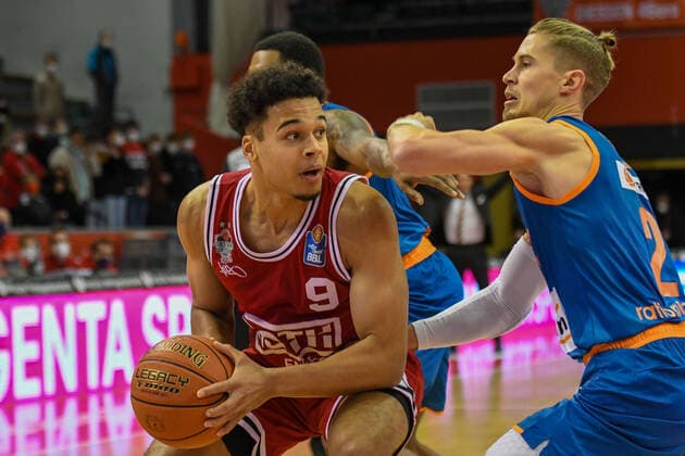 Max Begue, Thomaz Klepeisz 9 Spieltag, Basketball Bundesliga, Basketball season 2021 2022, Germany, easyCredit BBL, Germany, Giessen 46ers, giessen red, men, Jobstairs GIESSEN 46ers ratiopharm Ulm, men, Ulm orange